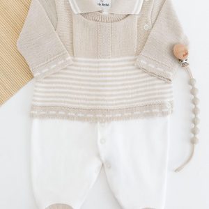 Macacão Bebê em Tricot e Suedine Bege Com Branco